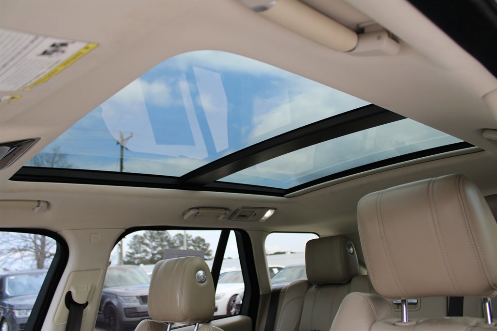 Used 2017 Land Rover Range Rover HSE image 29