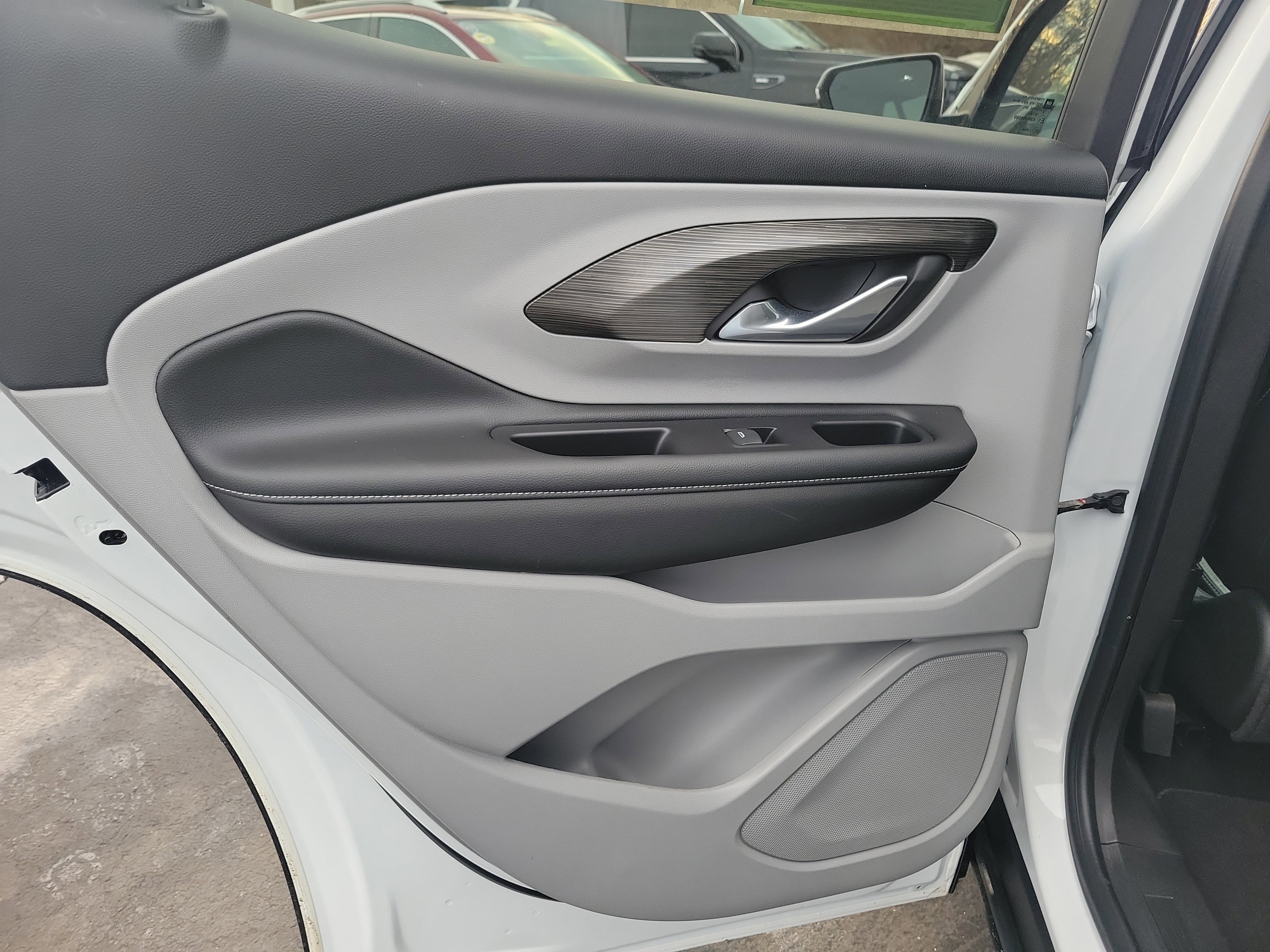 Used 2024 GMC Terrain SLT w/ Infotainment Package II image 14