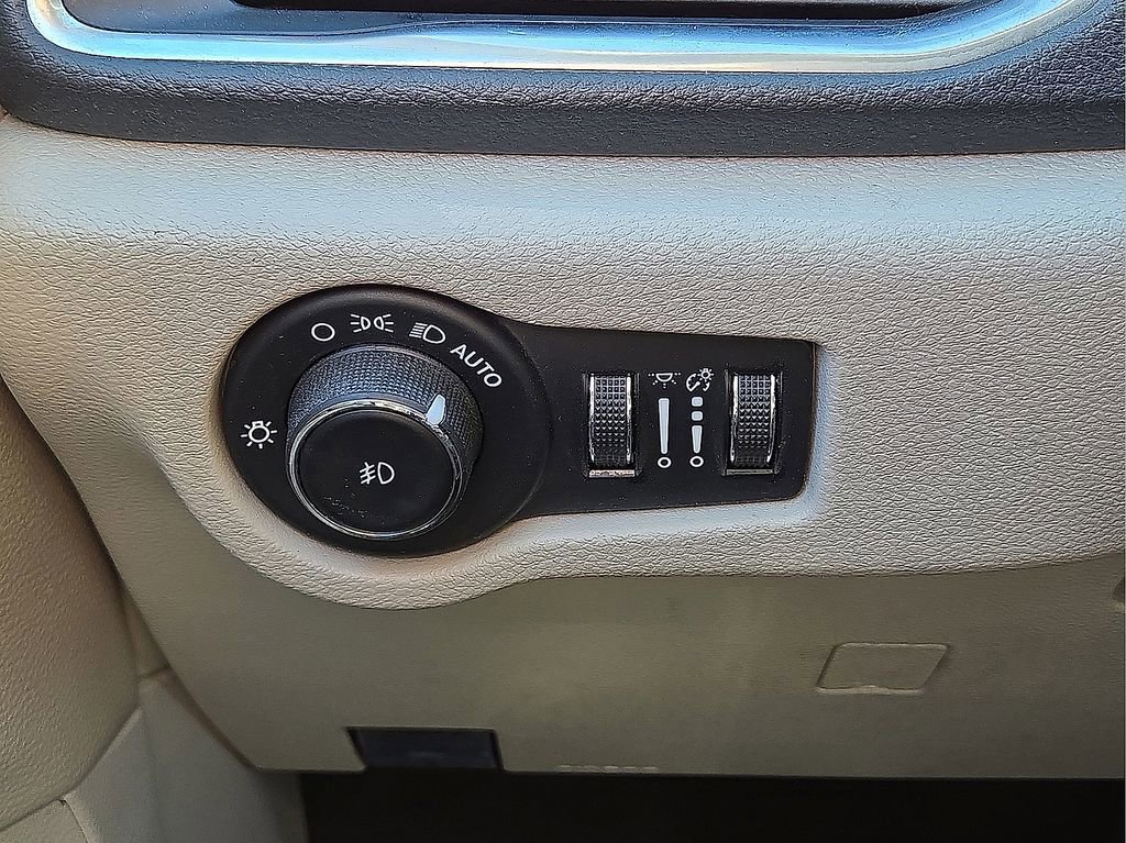 Used 2023 Chrysler Pacifica Limited image 26