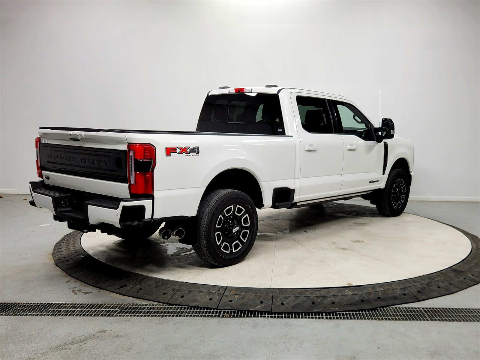 Used 2025 Ford F250 Platinum image 7