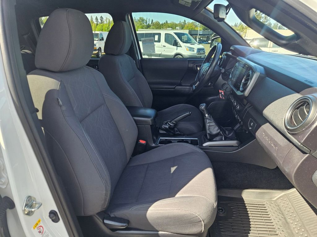 Used 2019 Toyota Tacoma TRD Off-Road AWD/4WD image 29