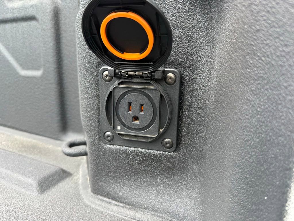 Used 2025 Chevrolet Silverado 2500 High Country w/ Technology Package image 6