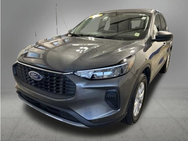 Used 2025 Ford Escape Active AWD/4WD image 1