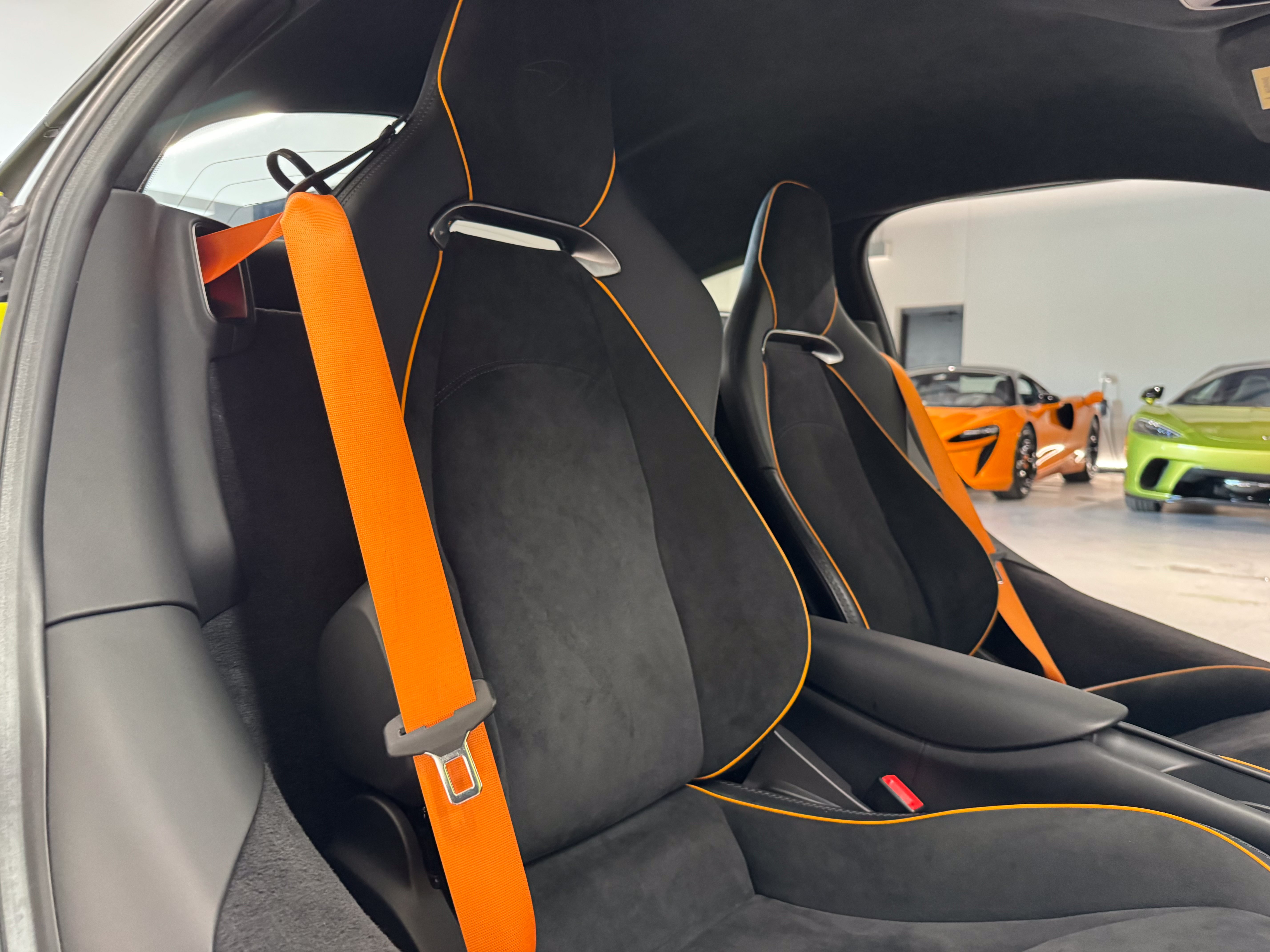 Used 2023 McLaren Artura RWD image 11