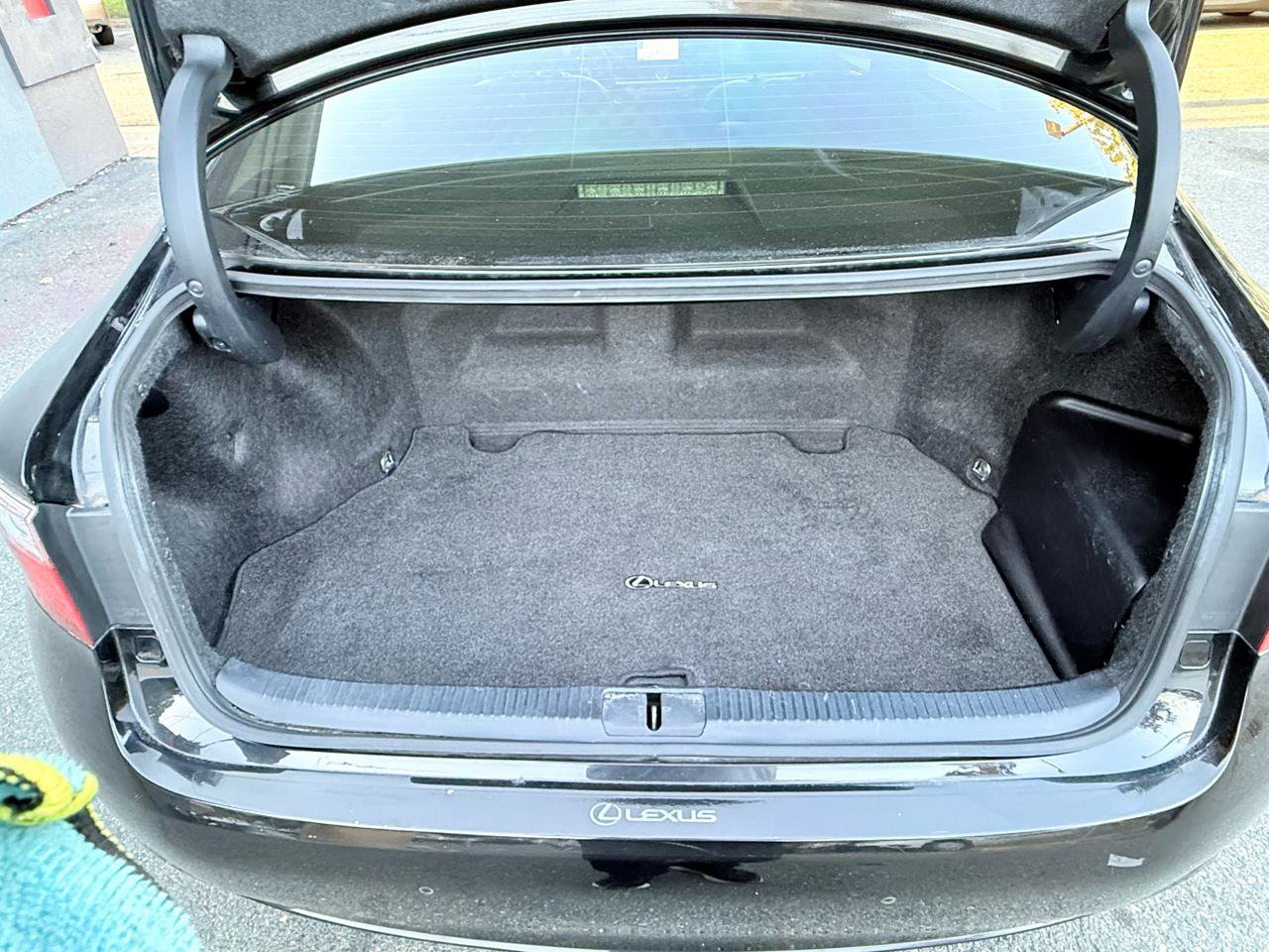 Used 2013 Lexus ES 300h w/ Luxury Pkg FWD image 29