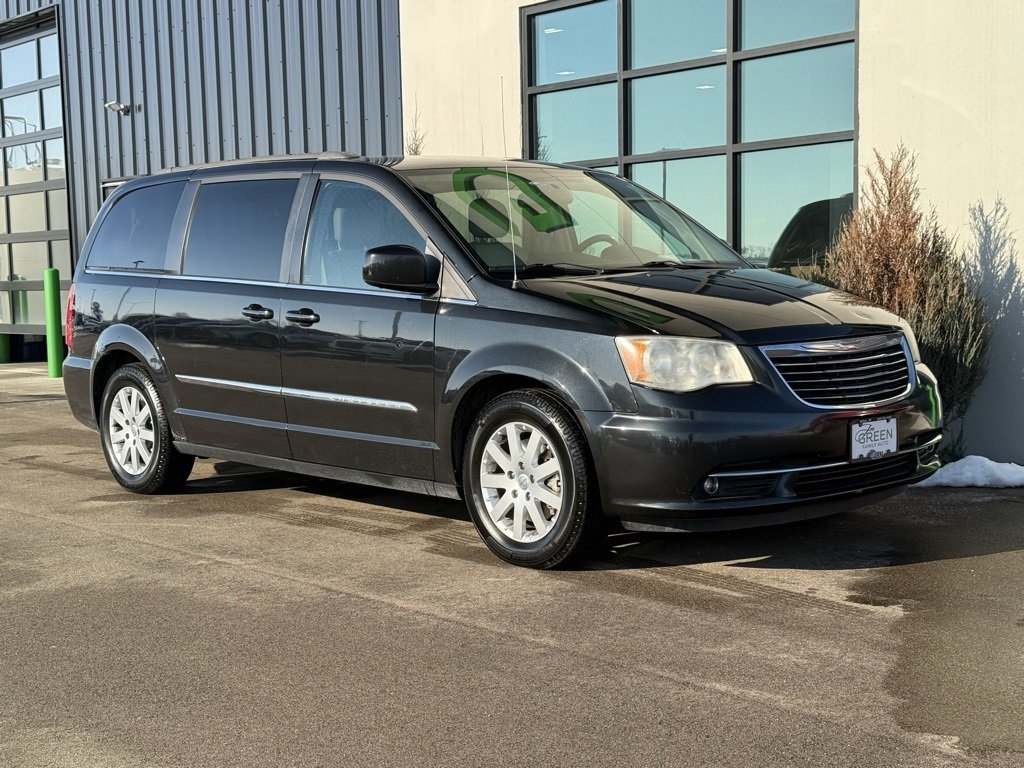 Used 2013 Chrysler Town & Country Touring image 6