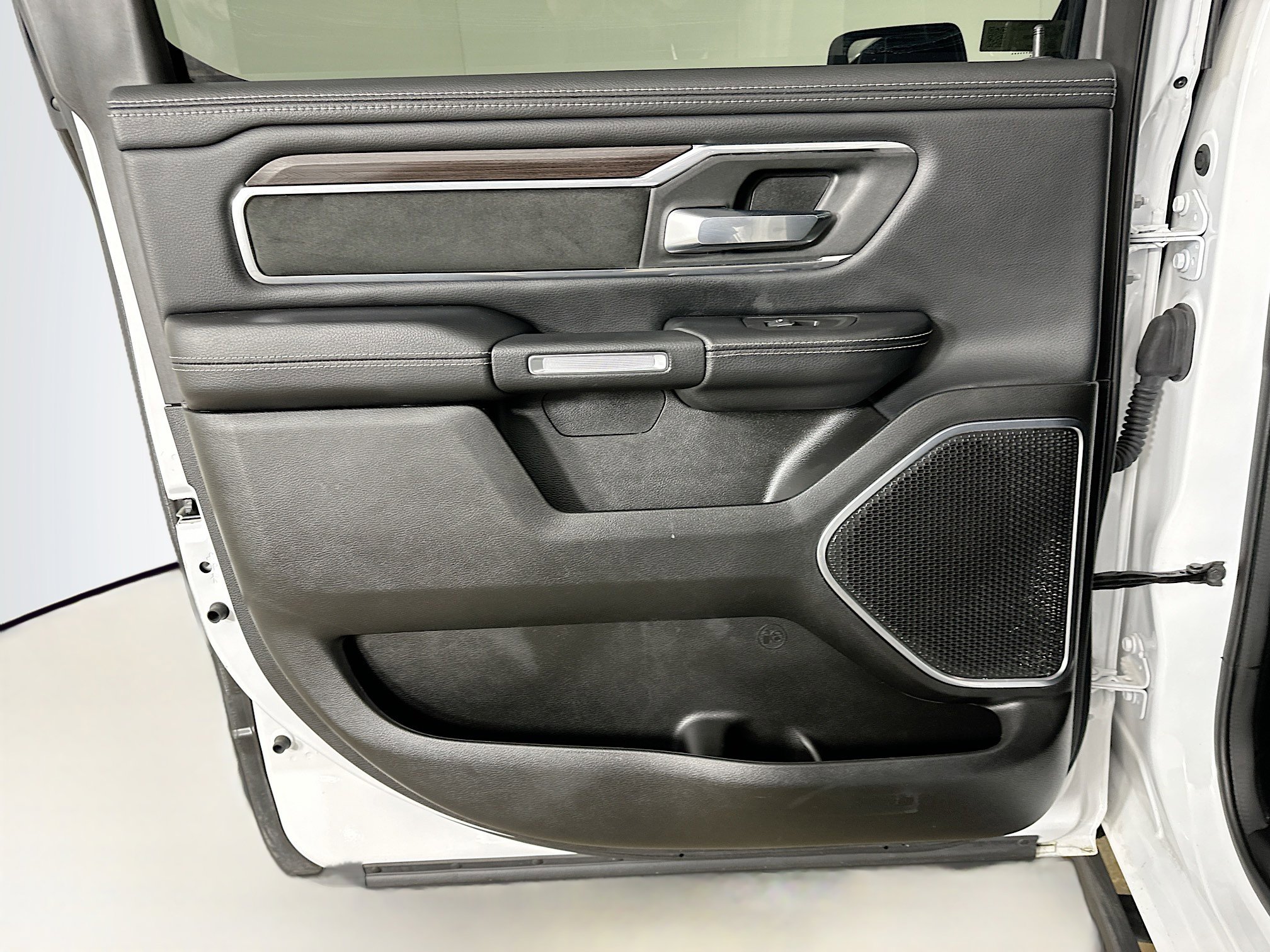 Used 2025 RAM 1500 Laramie image 26