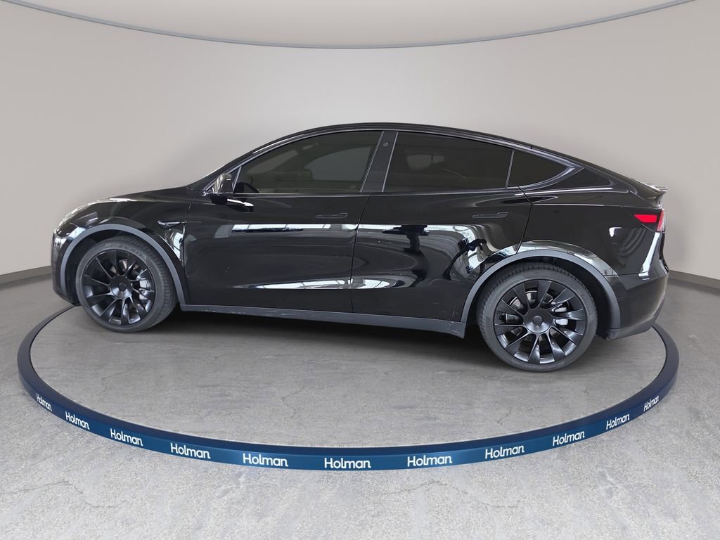 Used 2022 Tesla Model Y Long Range image 11