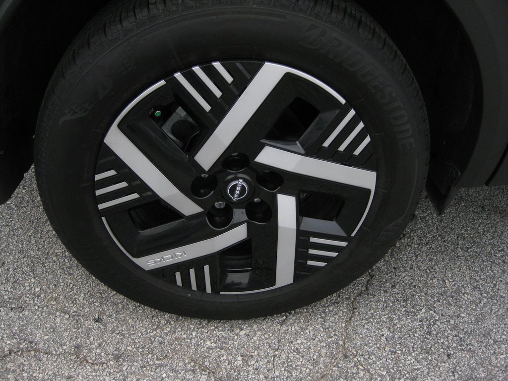 Used 2025 Nissan Kicks SV FWD image 9