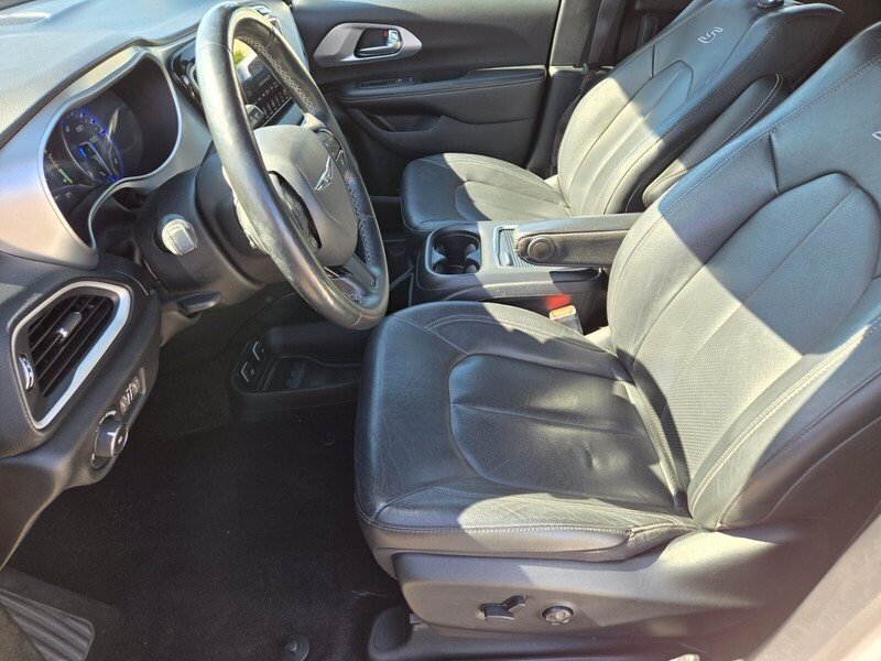 Used 2020 Chrysler Pacifica Touring-L Plus FWD image 11
