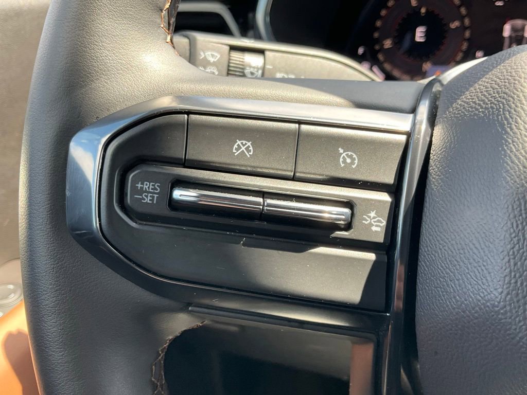 Used 2025 GMC Canyon AT4 w/ Nightfall Edition image 5