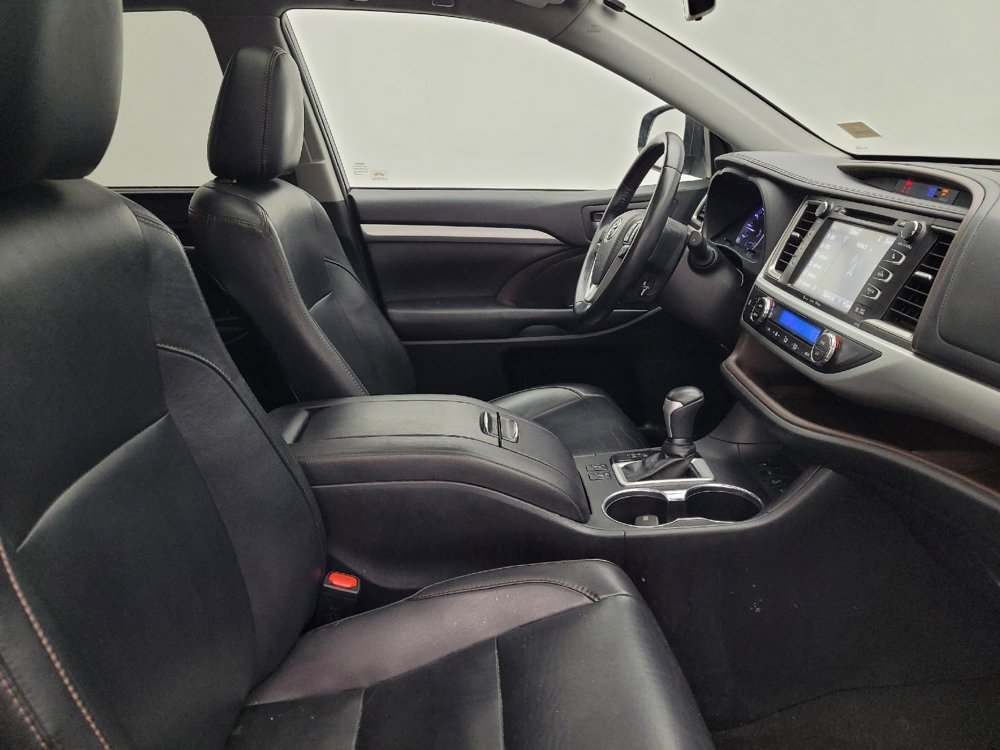 Used 2019 Toyota Highlander XLE AWD/4WD image 21