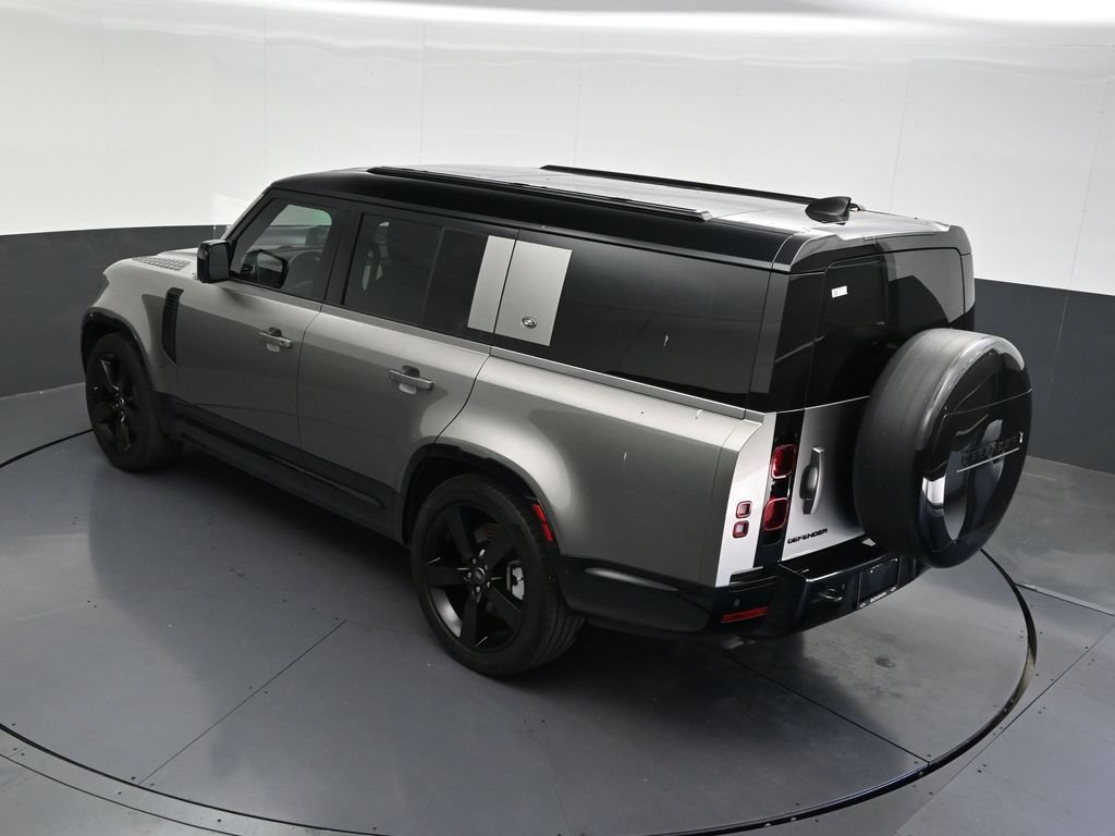 Used 2024 Land Rover Defender 130 X-Dynamic SE AWD/4WD image 17