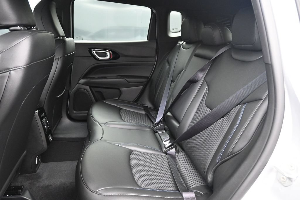 New 2026 Jeep Compass Latitude AWD/4WD image 19
