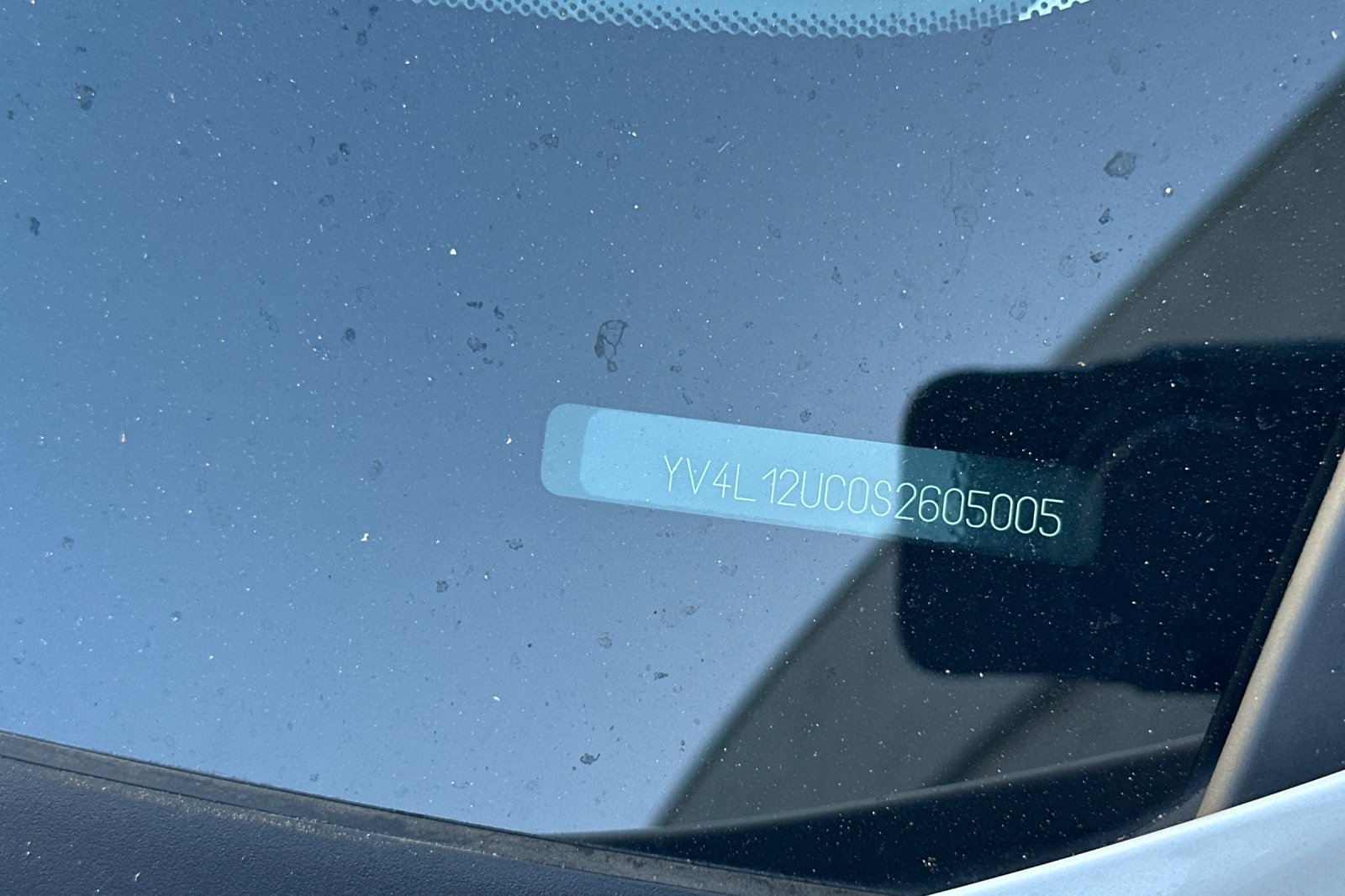 Certified 2025 Volvo XC40 B5 Plus AWD/4WD image 3