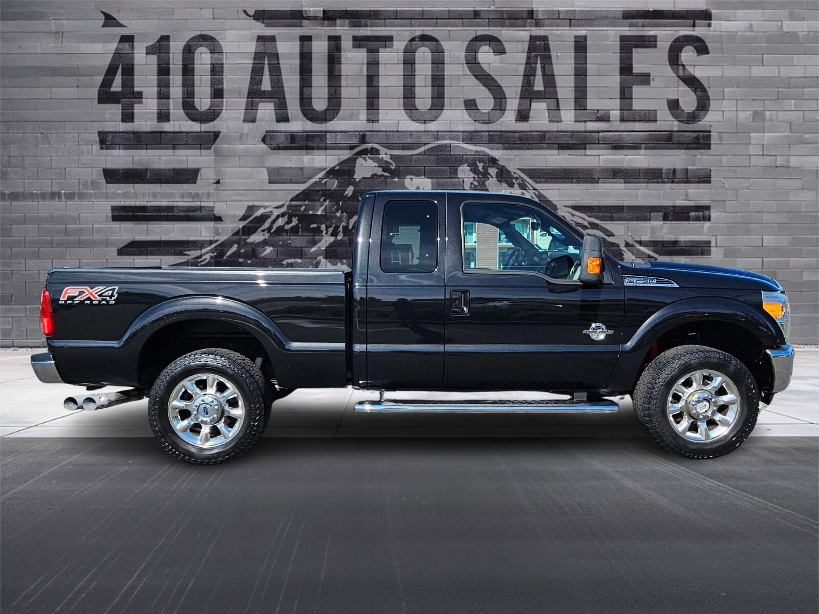 Used 2015 Ford F250 Lariat w/ Lariat Interior Package AWD/4WD image 2