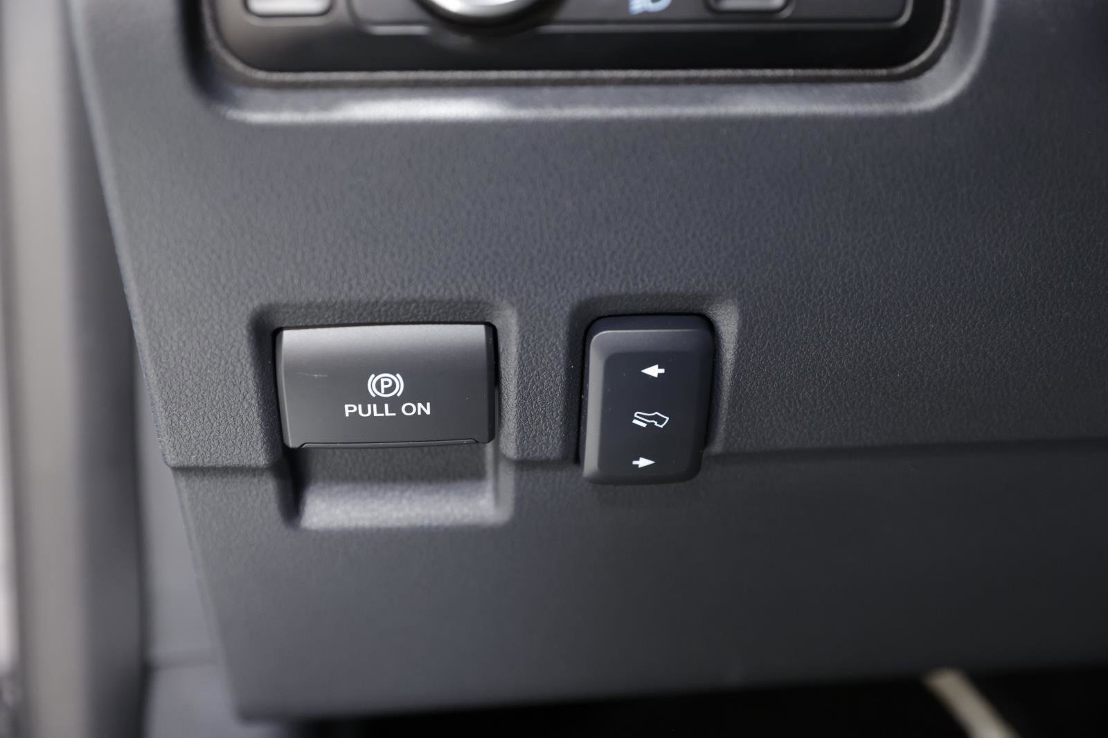 Used 2024 Ford F350 Lariat w/ Chrome Package image 28