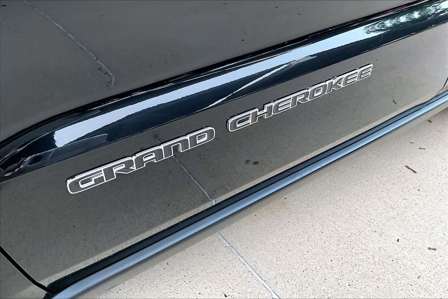 Used 2017 Jeep Grand Cherokee Limited w/ Luxury Group II RWD image 15