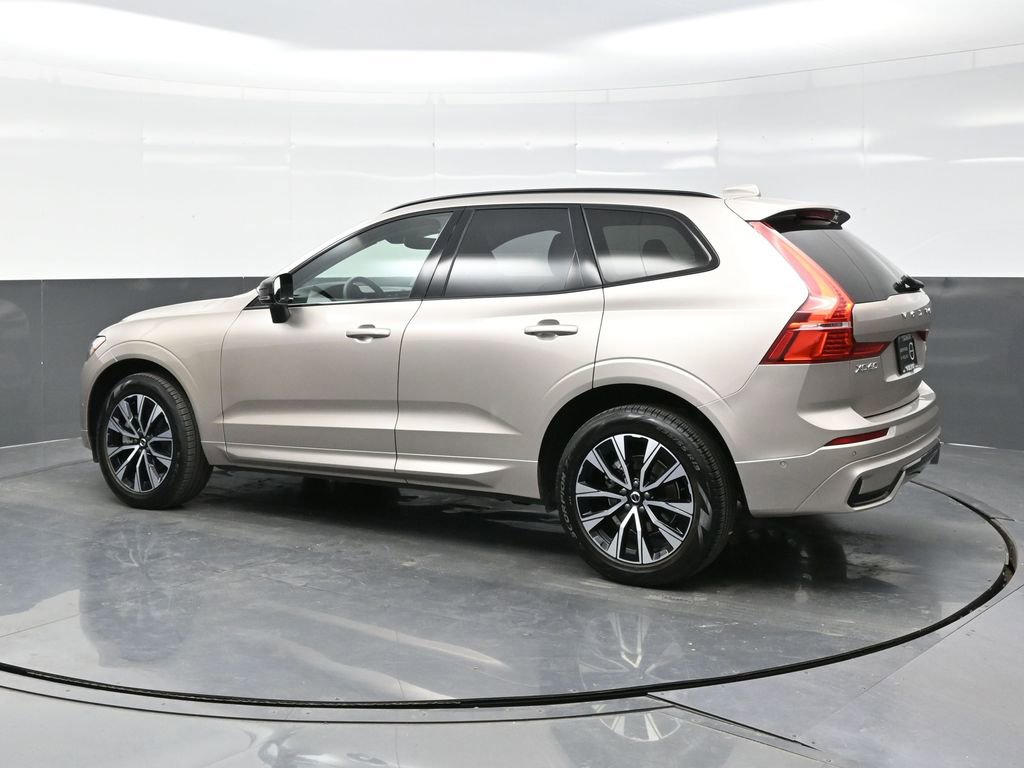 Used 2025 Volvo XC60 B5 Plus image 4