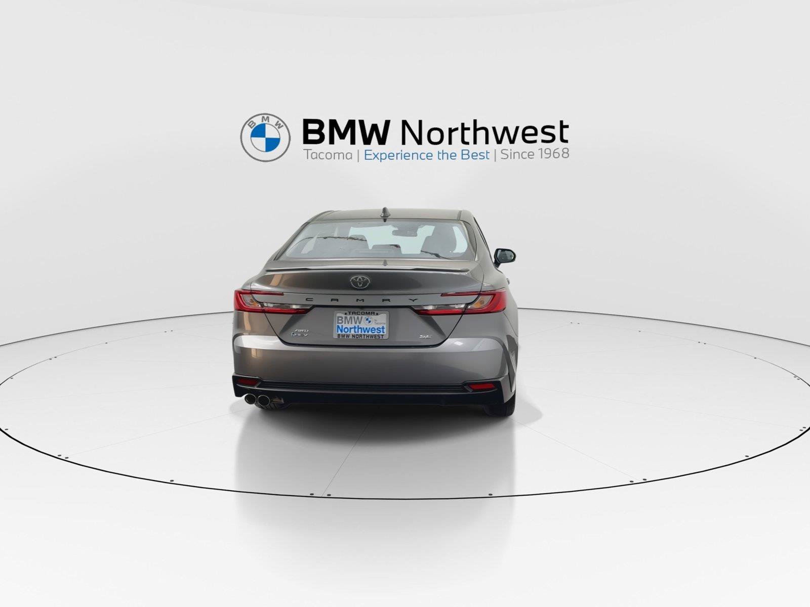 Used 2025 Toyota Camry SE AWD/4WD image 2