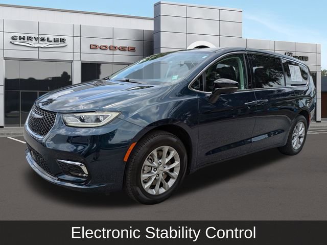 Used 2024 Chrysler Pacifica Touring-L AWD/4WD image 9
