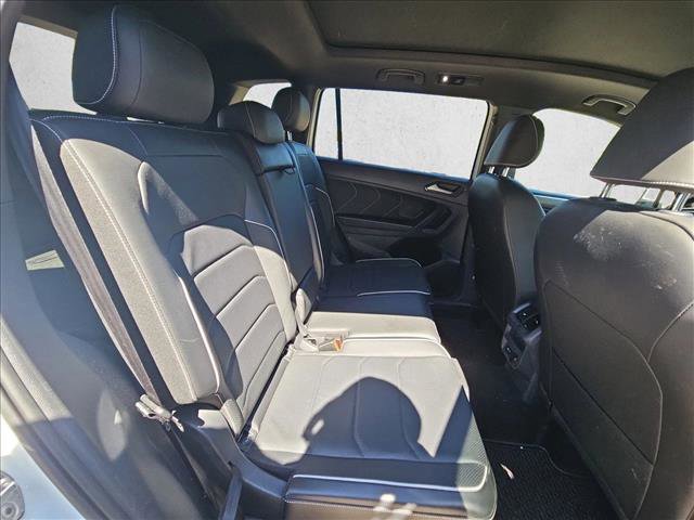 Used 2022 Volkswagen Tiguan SEL R-Line image 18