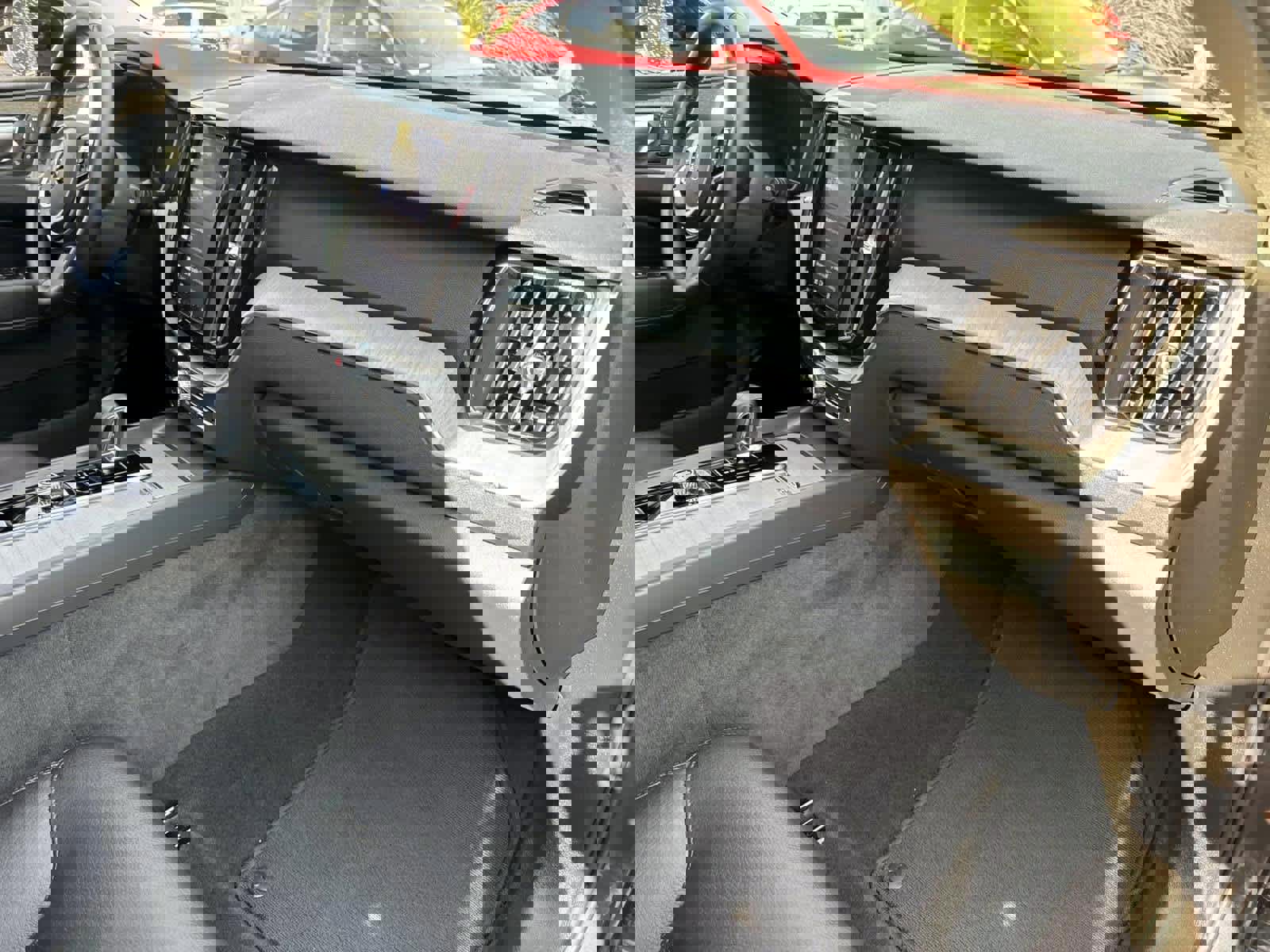 Used 2025 Volvo XC60 B5 Plus image 9