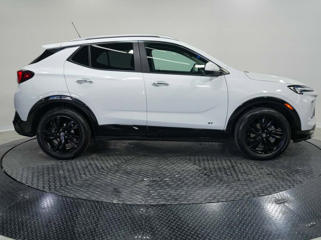 Used 2025 Buick Encore GX Sport Touring w/ Comfort Package FWD image 5