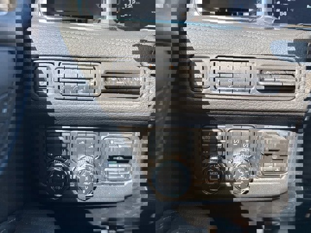 Used 2024 GMC Yukon Denali w/ Advanced Technology Package image 15