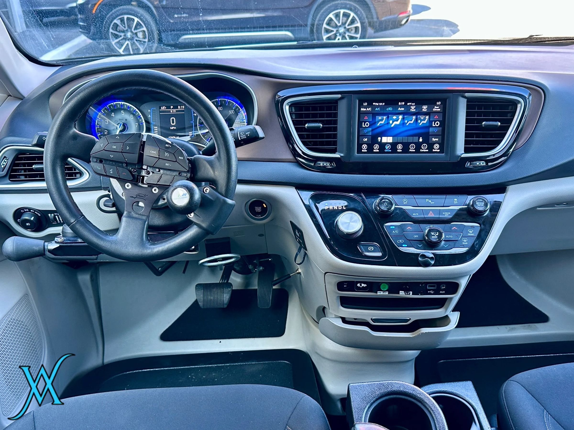 Used 2018 Chrysler Pacifica Touring Plus FWD image 22