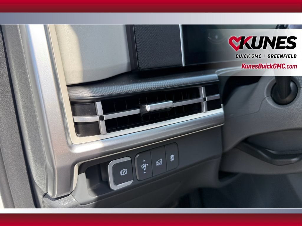 Used 2025 Hyundai Santa Fe SEL AWD/4WD image 24