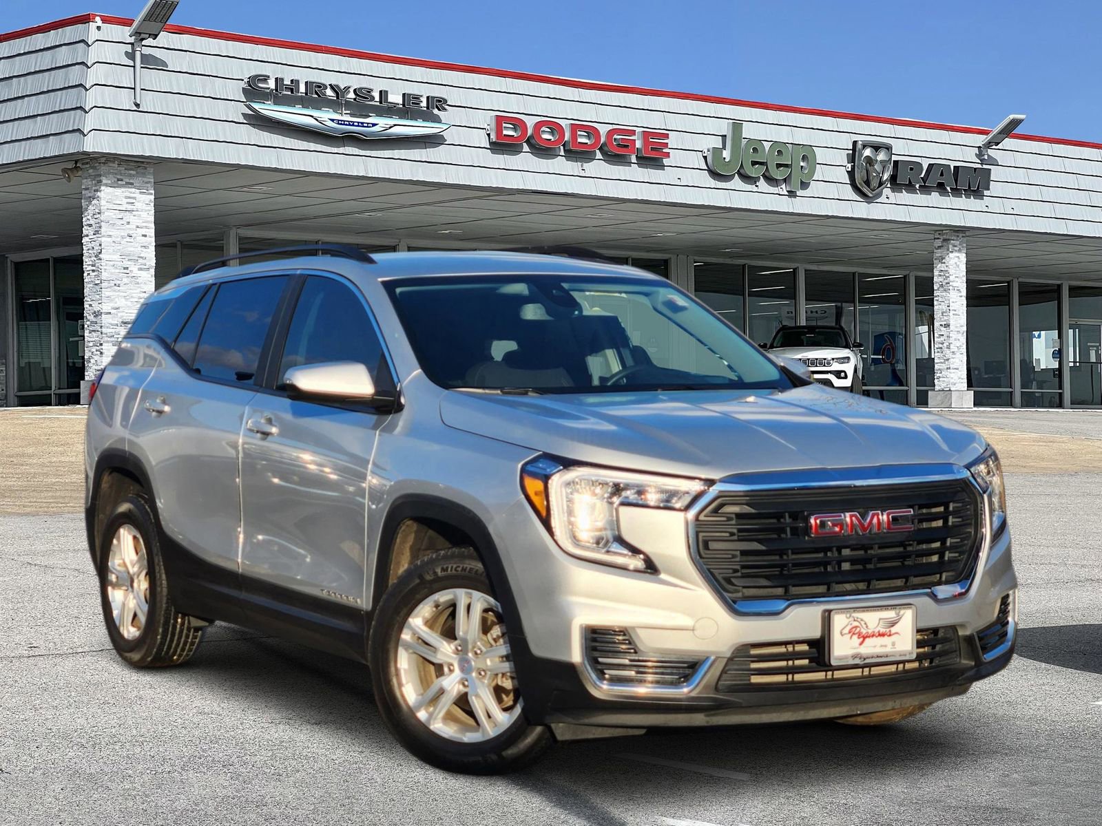 Used 2022 GMC Terrain SLE w/ Driver Convenience Package