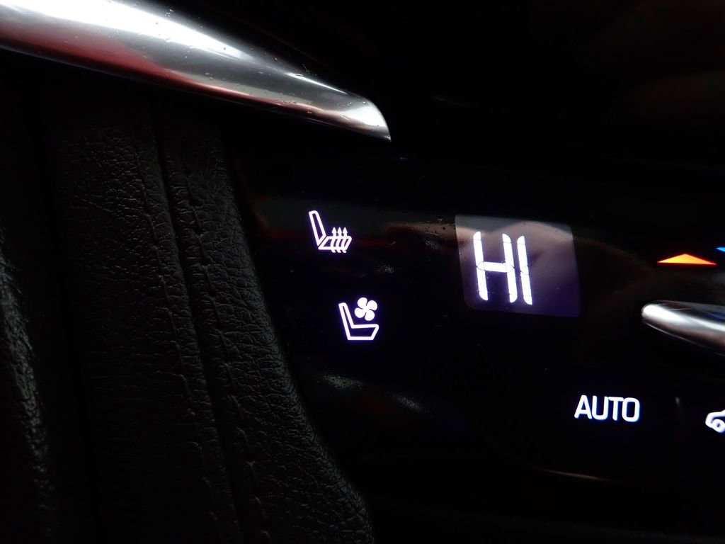 Used 2020 Cadillac XT6 Premium Luxury w/ Platinum Package image 3