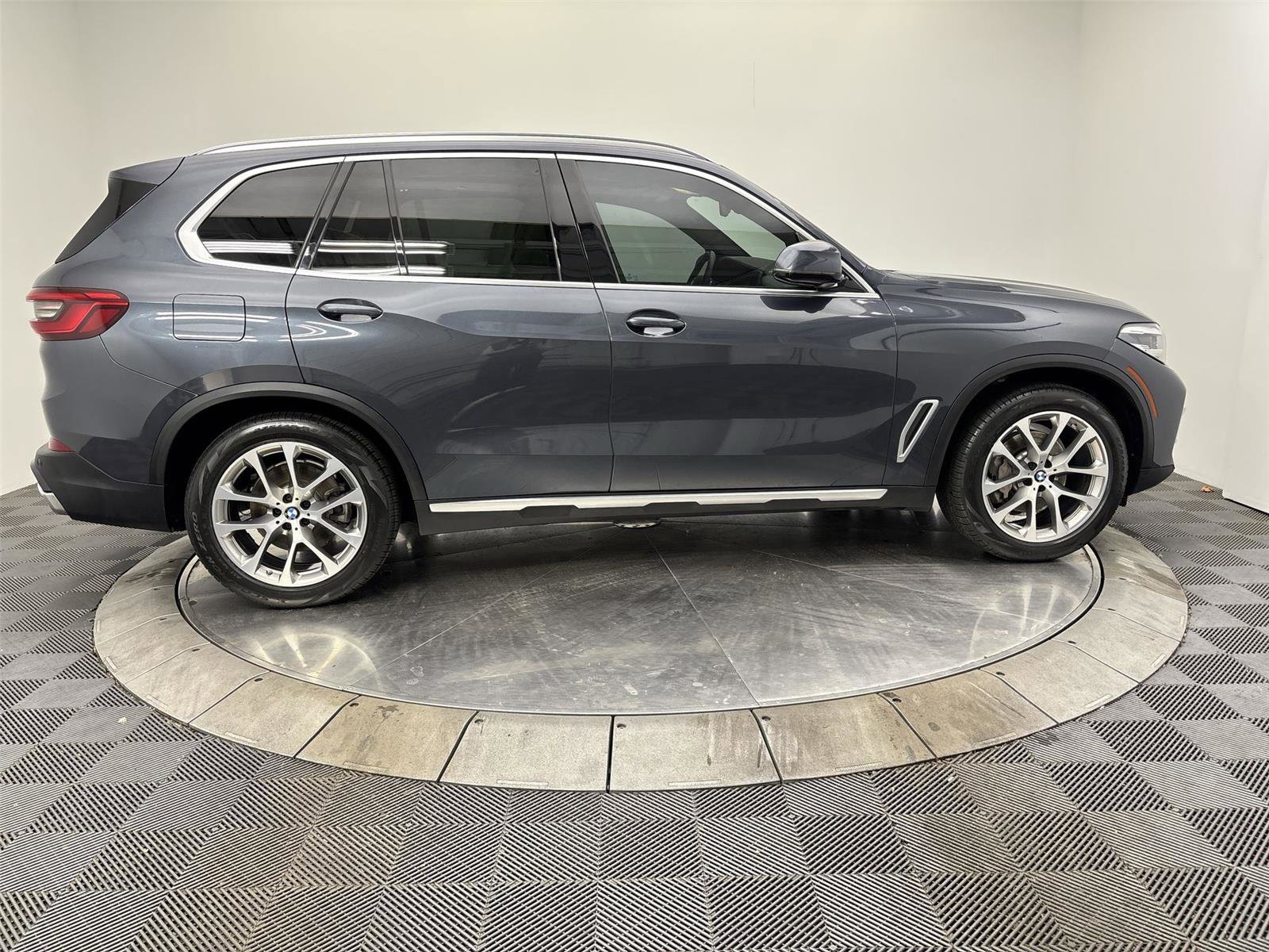 Used 2019 BMW X5 xDrive40i w/ Premium Package 2 AWD/4WD image 17