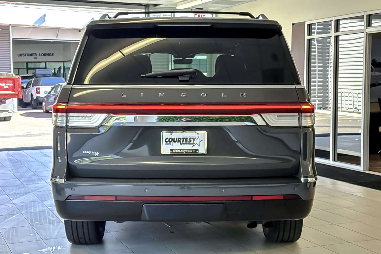 Certified 2024 Lincoln Navigator L Black Label AWD/4WD image 5