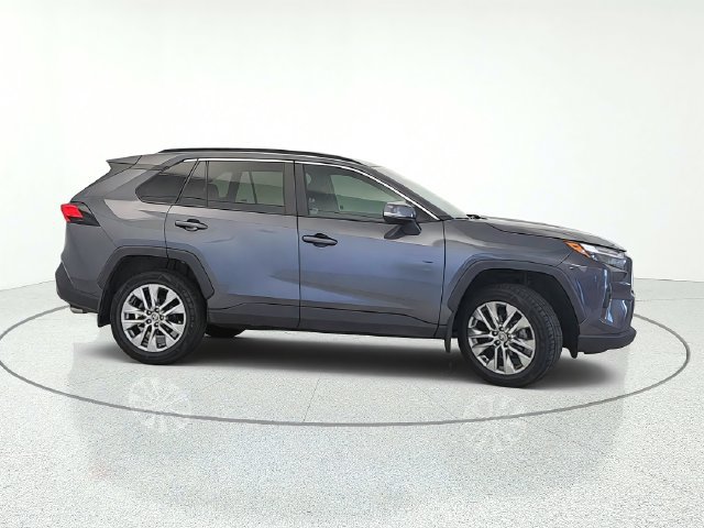 Used 2022 Toyota RAV4 XLE Premium AWD/4WD image 7