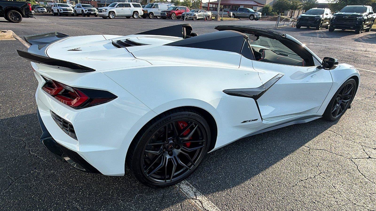 Used 2024 Chevrolet Corvette Z06 RWD image 8