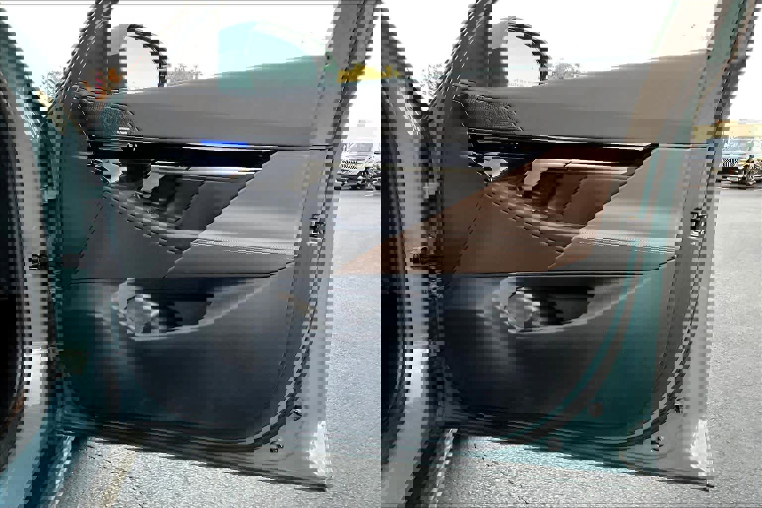 Used 2024 BMW 530i w/ Convenience Package image 27