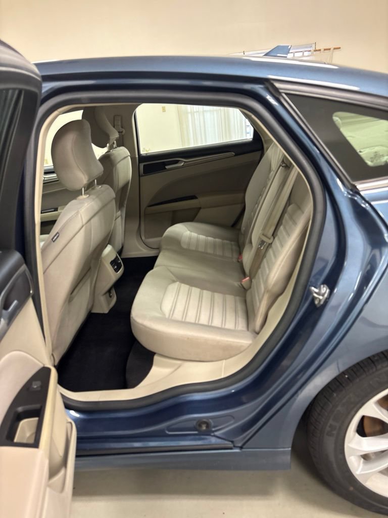 Used 2019 Ford Fusion SE FWD image 19