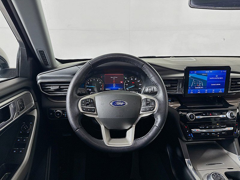 Used 2022 Ford Explorer Limited w/ Equipment Group 301A image 24