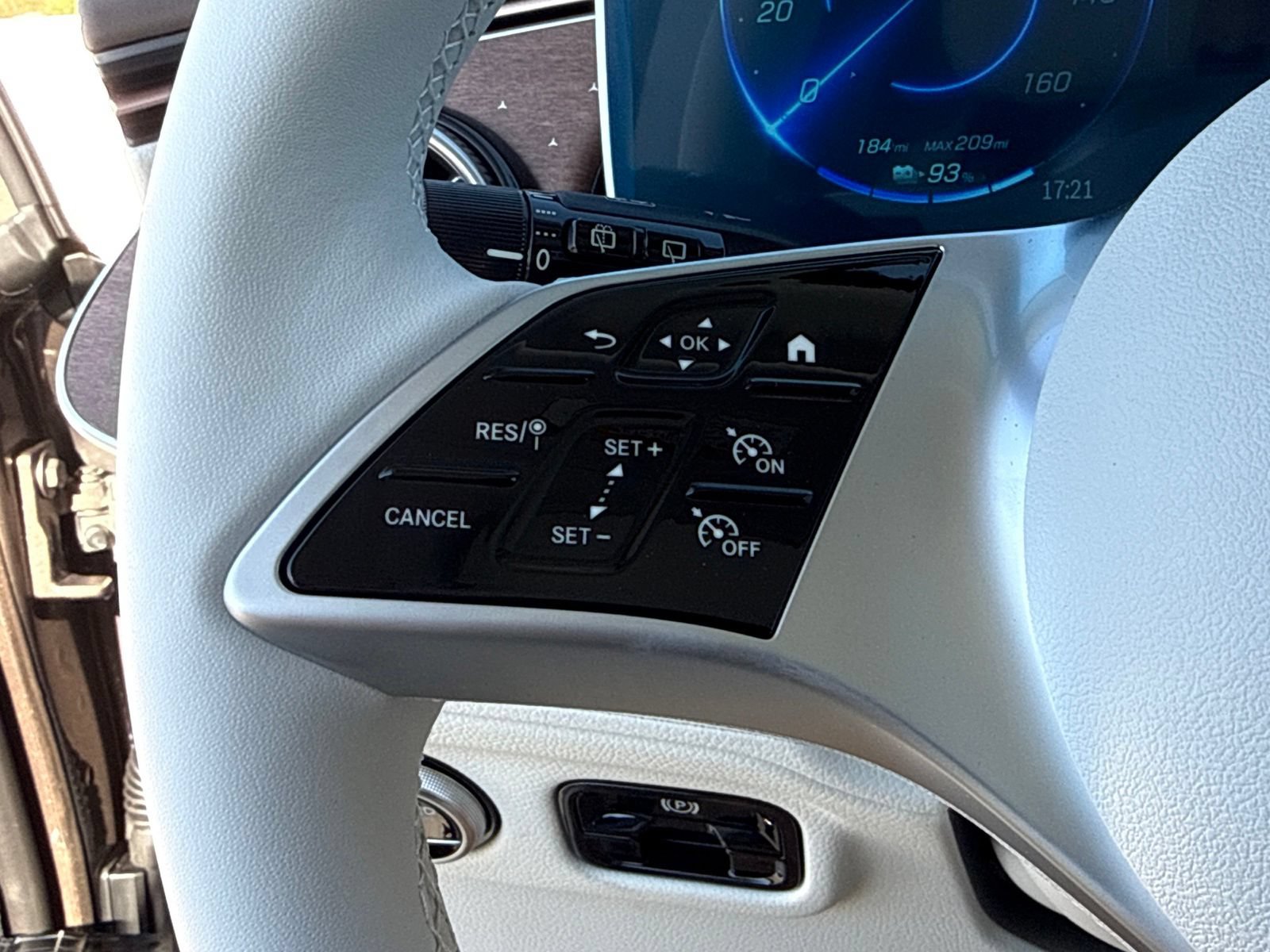 New 2027 Mercedes-Benz EQE 320 4MATIC SUV image 23