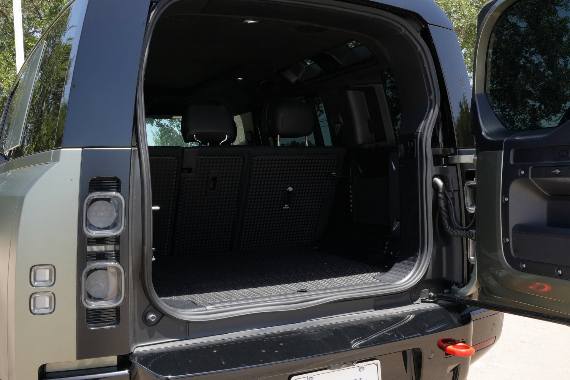 Used 2025 Land Rover Defender 110 X AWD/4WD image 21