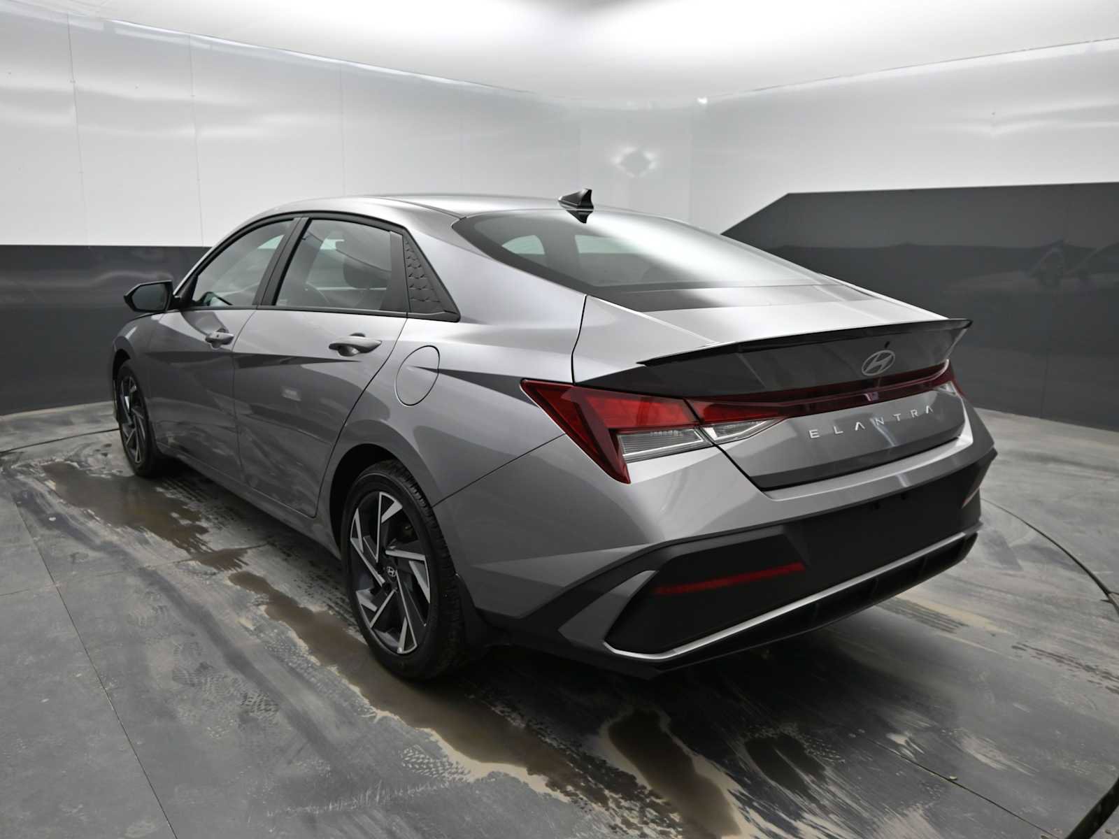 Certified 2025 Hyundai Elantra Sport image 15