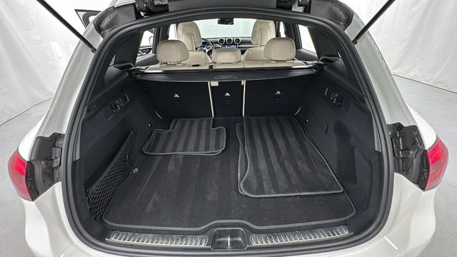 Used 2024 Mercedes-Benz GLC 300 4MATIC image 16