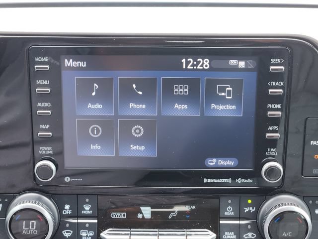 Used 2021 Toyota Highlander XLE AWD/4WD image 16