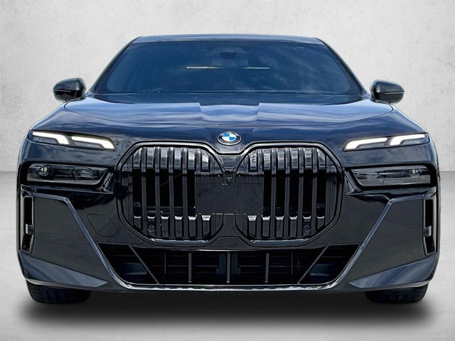 Used 2023 BMW 760i xDrive AWD/4WD image 3