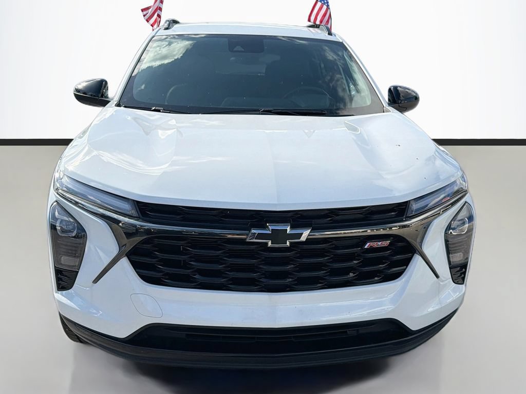 Used 2024 Chevrolet Trax RS w/ Driver Confidence Package FWD image 2
