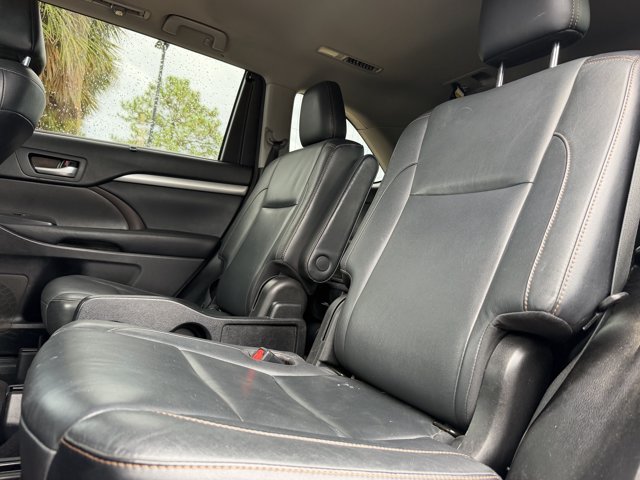 Used 2017 Toyota Highlander XLE FWD image 24