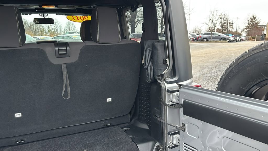 Used 2017 Jeep Wrangler Sahara image 24