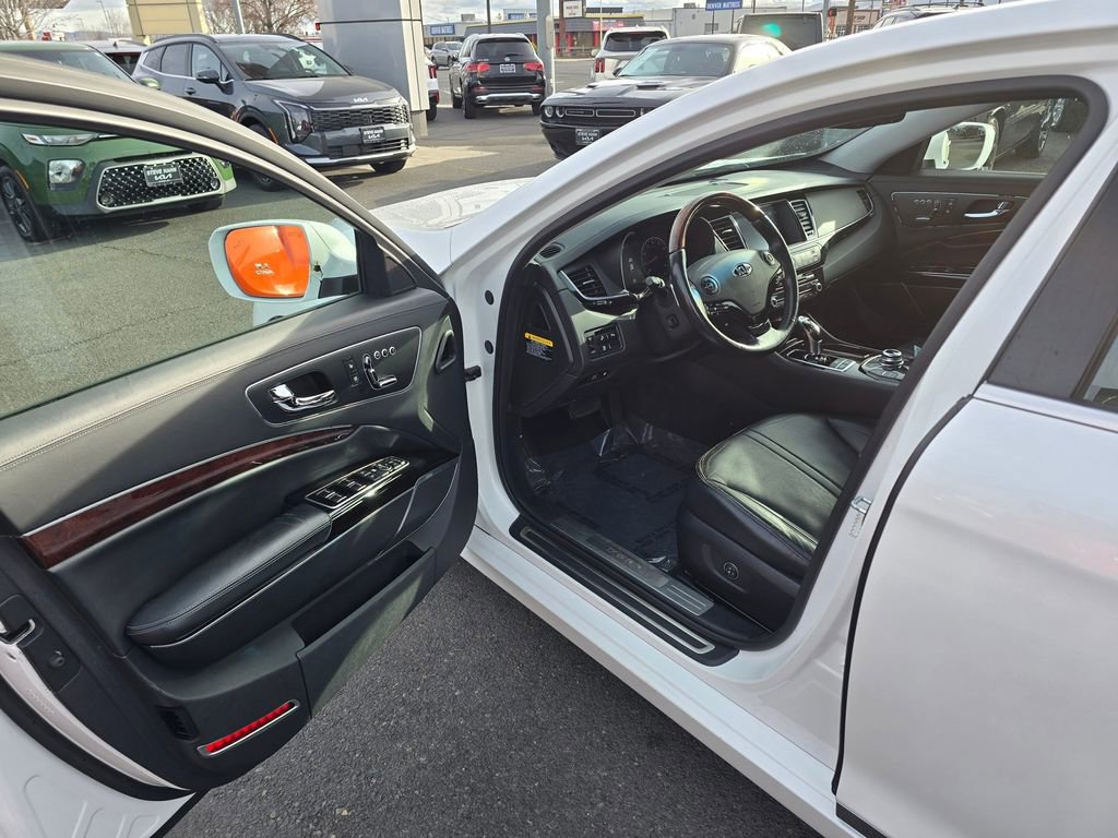 Used 2017 Kia K900 Luxury image 21